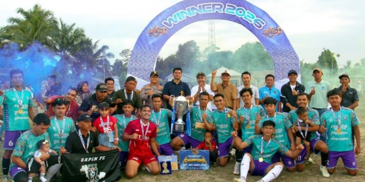 Wabup Serahkan Trofi Juara ke Gapin FC