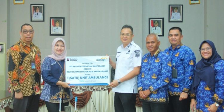 Pemkab Terima Bantuan Ambulans dari Bank Mandiri