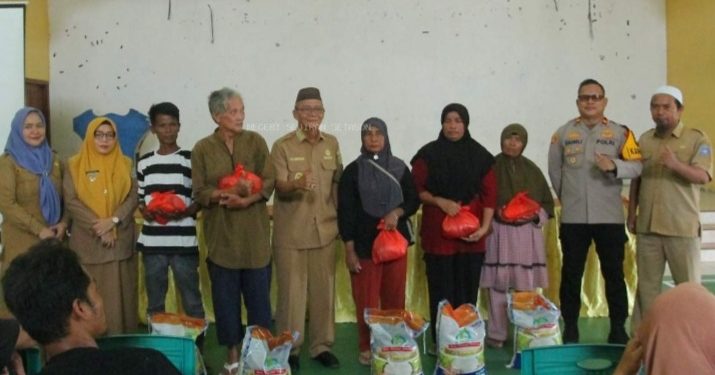 Masyarakat Tempilang Terima Bantuan Sembako Bersubsidi 2026