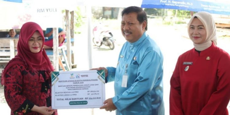Wali Kota Pangkalpinang Salurkan Bantuan ATENSI Kemensos RI