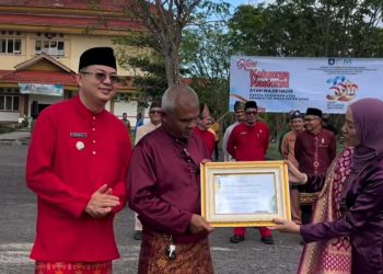 Bupati Markus: Pengasuhan Anak Bukan Hanya Beban Ibu, Ayah Harus Terlibat Hadapi Era Digital