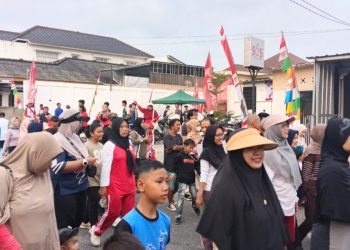 Warga Batin Tikal Peringati HUT ke-81 RI dengan Jalan Sehat dan Senam Bersama