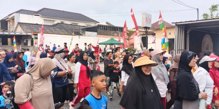 Warga Batin Tikal Peringati HUT ke-81 RI dengan Jalan Sehat dan Senam Bersama